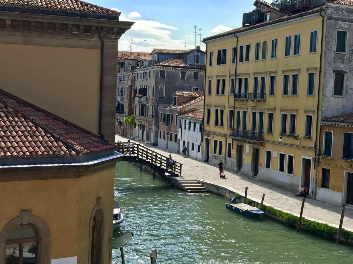 Camera Matrimoniale Superior con Vista Canale